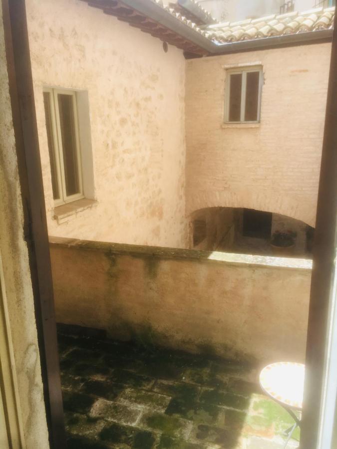 Camere Della Vecchia Posta Trevi Exterior foto